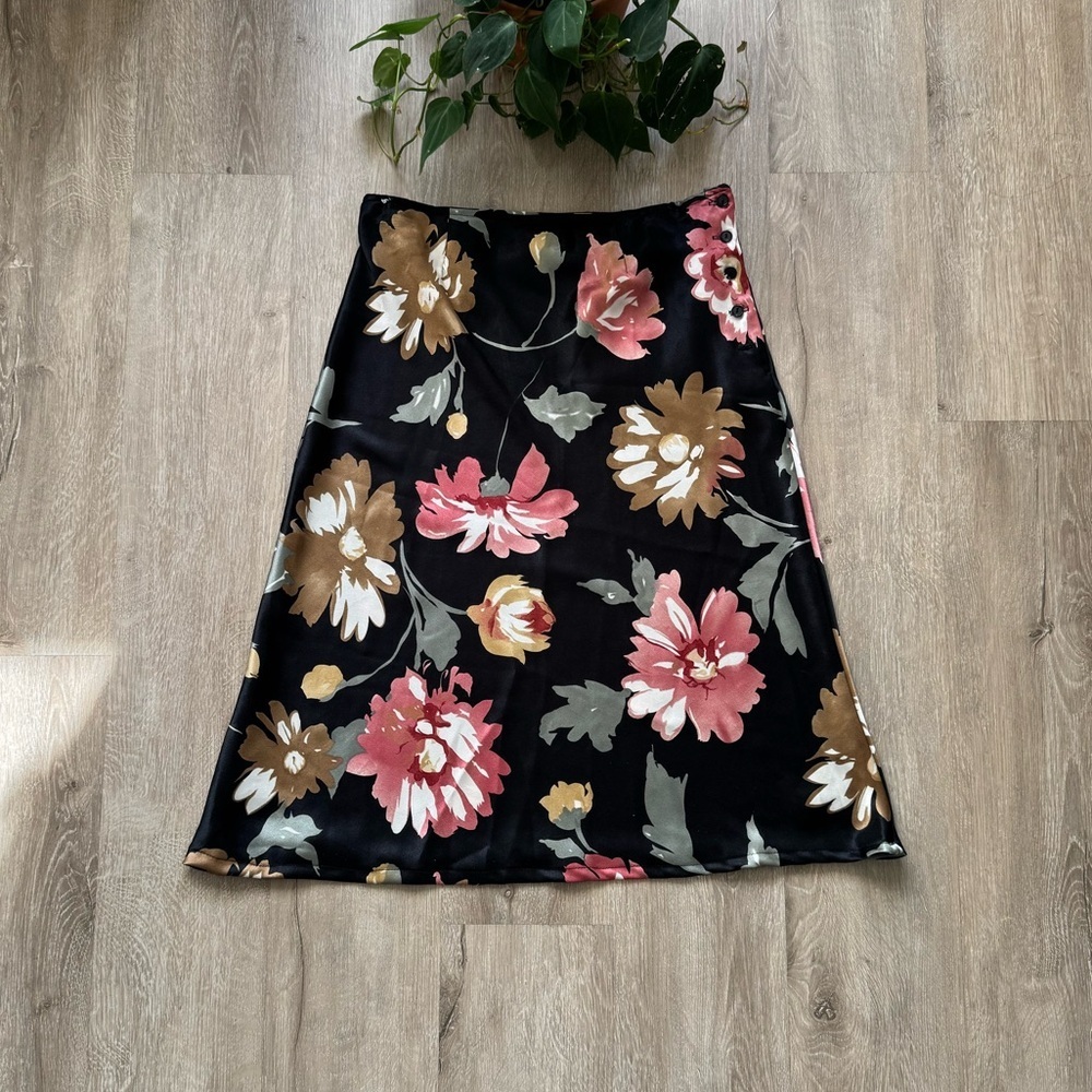 Vintage 90’s Black Floral Print Midi Skirt